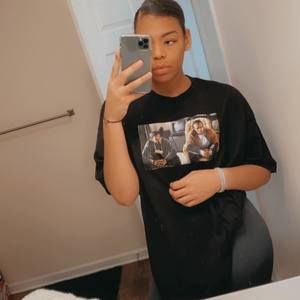 Meet your Posher, Olivia c.